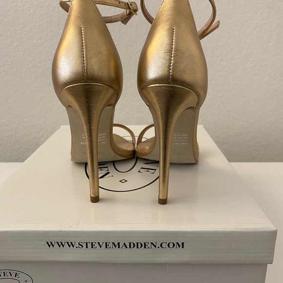 Steve Madden Sane Ankle Strap Sandal - Picture 4 of 4